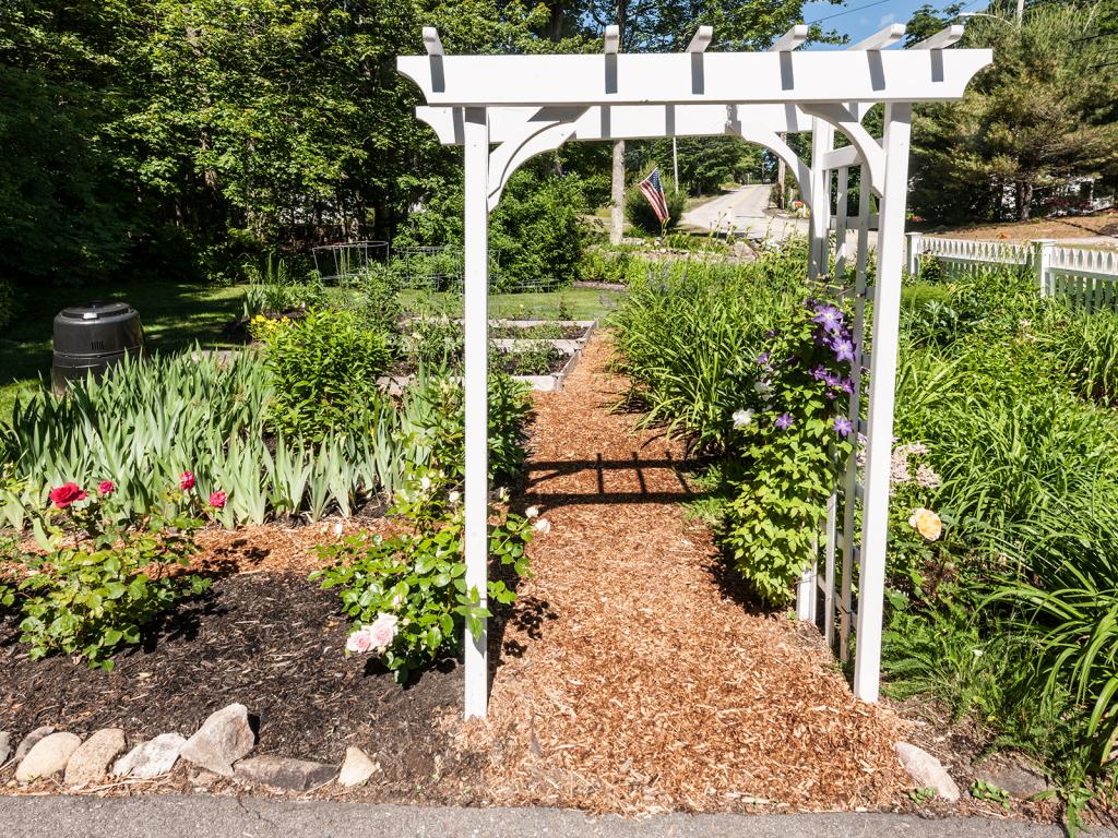 117 Cape Neddick Road York, ME 03909 - Photo 3 of 33 Gallery Image 3