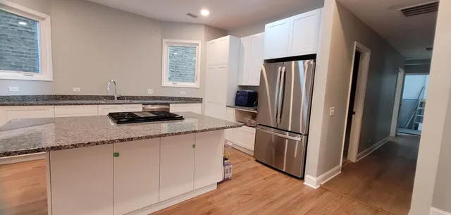 $3,500 | 2131 West Grace Street, Unit 2, Chicago, IL 60618