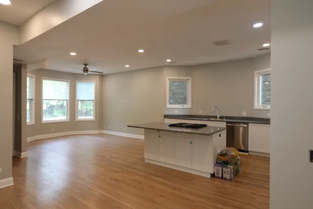 $3,500 | 2131 West Grace Street, Unit 2, Chicago, IL 60618