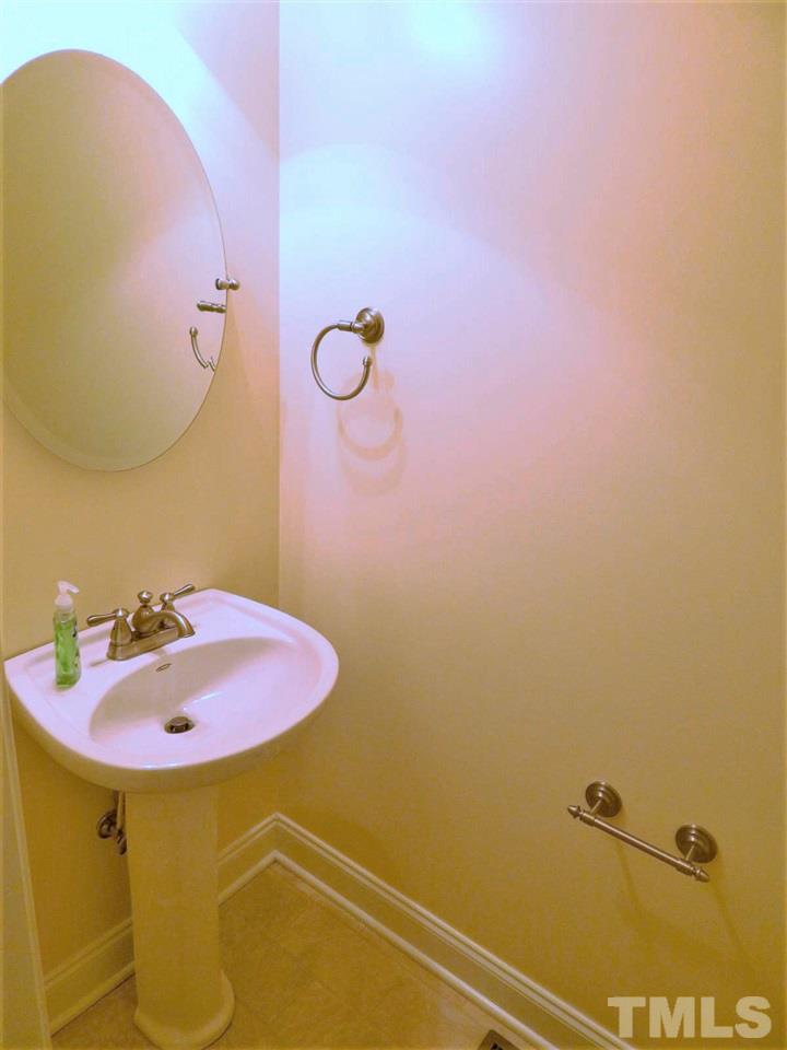 146 East Waycliff Road Henderson, NC 27537 - Photo 9 of 23 Gallery Image 9