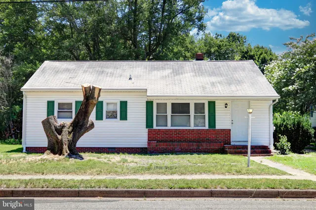 front view of house with a yard