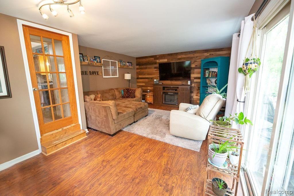 602 North Road Fenton, MI 48430 - Photo 6 of 14 Gallery Image 6