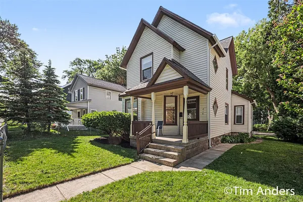 $349,900 | 816 Innes Street Northeast, Grand Rapids, MI 49503