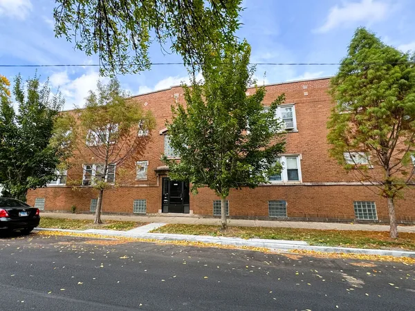 $1,800 | 5904 West Berteau Avenue, Unit 1E, Chicago, IL 60634