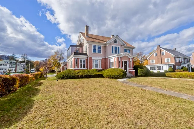 $1,500 | 1801 Northampton Street, Unit 2, Holyoke, MA 01040