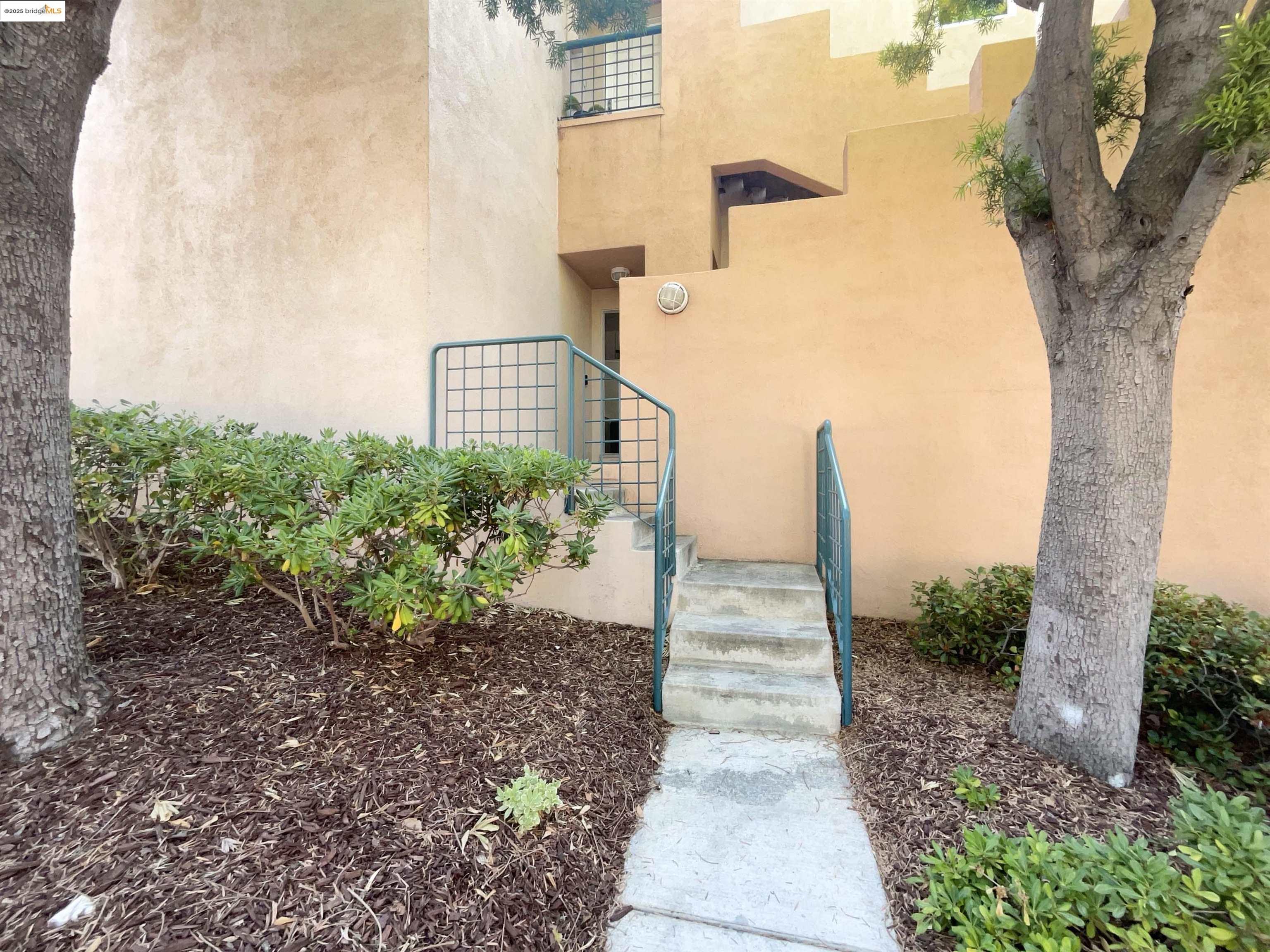 991 Asilomar Terrace, Unit 1 Sunnyvale, CA 94086 - Photo 6 of 20 Property entrance with stucco siding