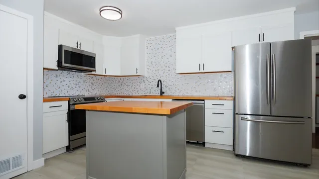 $219,900 | 1811 East Lincoln Street, Bloomington, IL 61701