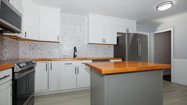 $219,900 | 1811 East Lincoln Street, Bloomington, IL 61701