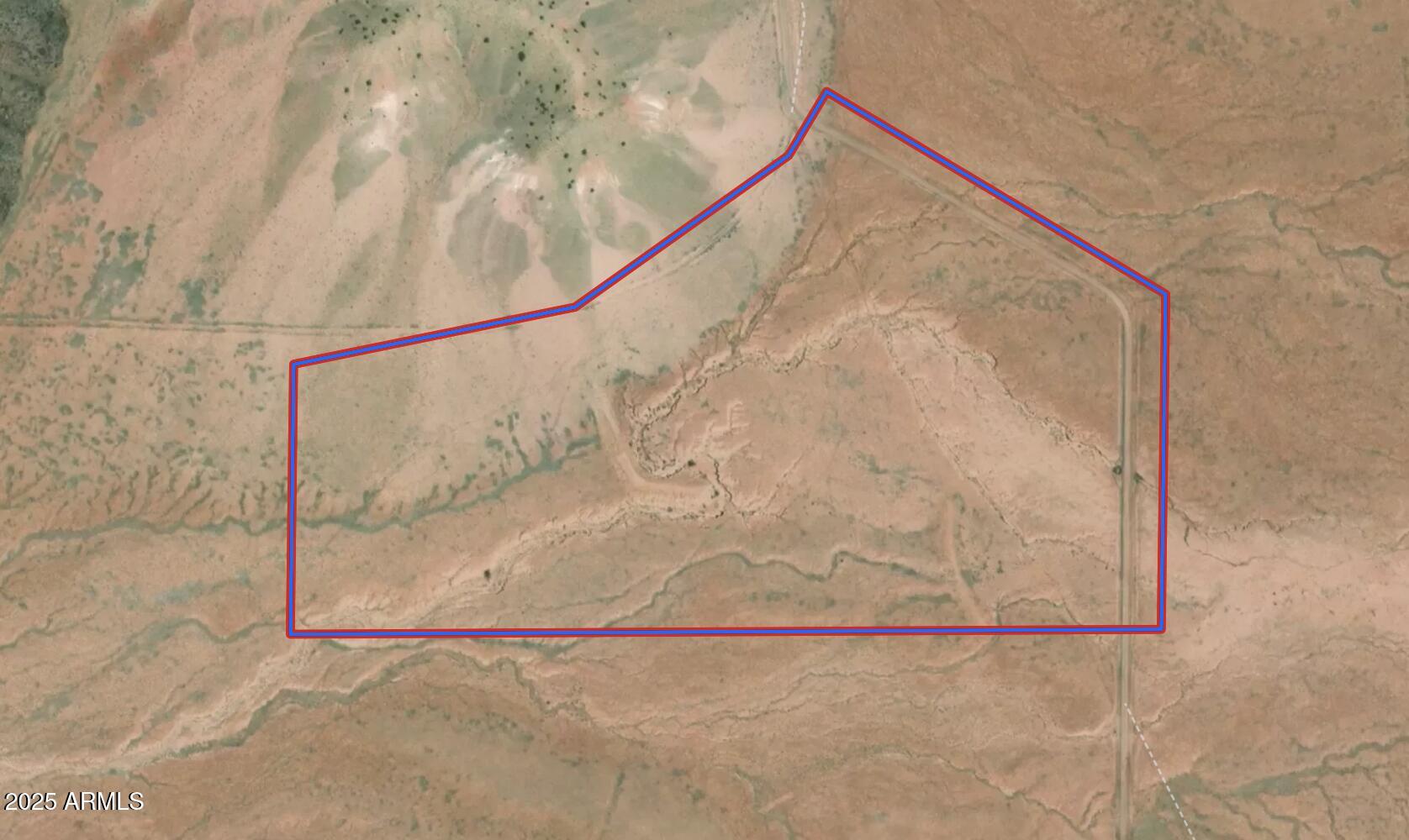 455 Sierra Highlands Road, Unit 455 St. Johns, AZ 85936 - Photo 7 of 15 a white bath tub sitting next to a white wall