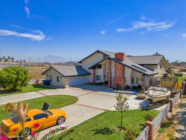 $915,000 | Undisclosed Address, Bakersfield, CA 93307
