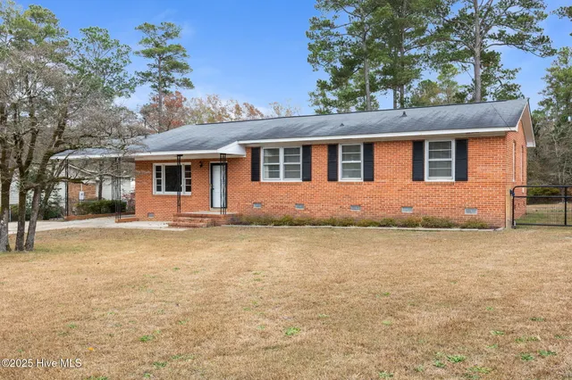 $189,900 | 820 East Donaldson Avenue, Raeford, NC 28376