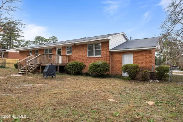 $189,900 | 820 East Donaldson Avenue, Raeford, NC 28376