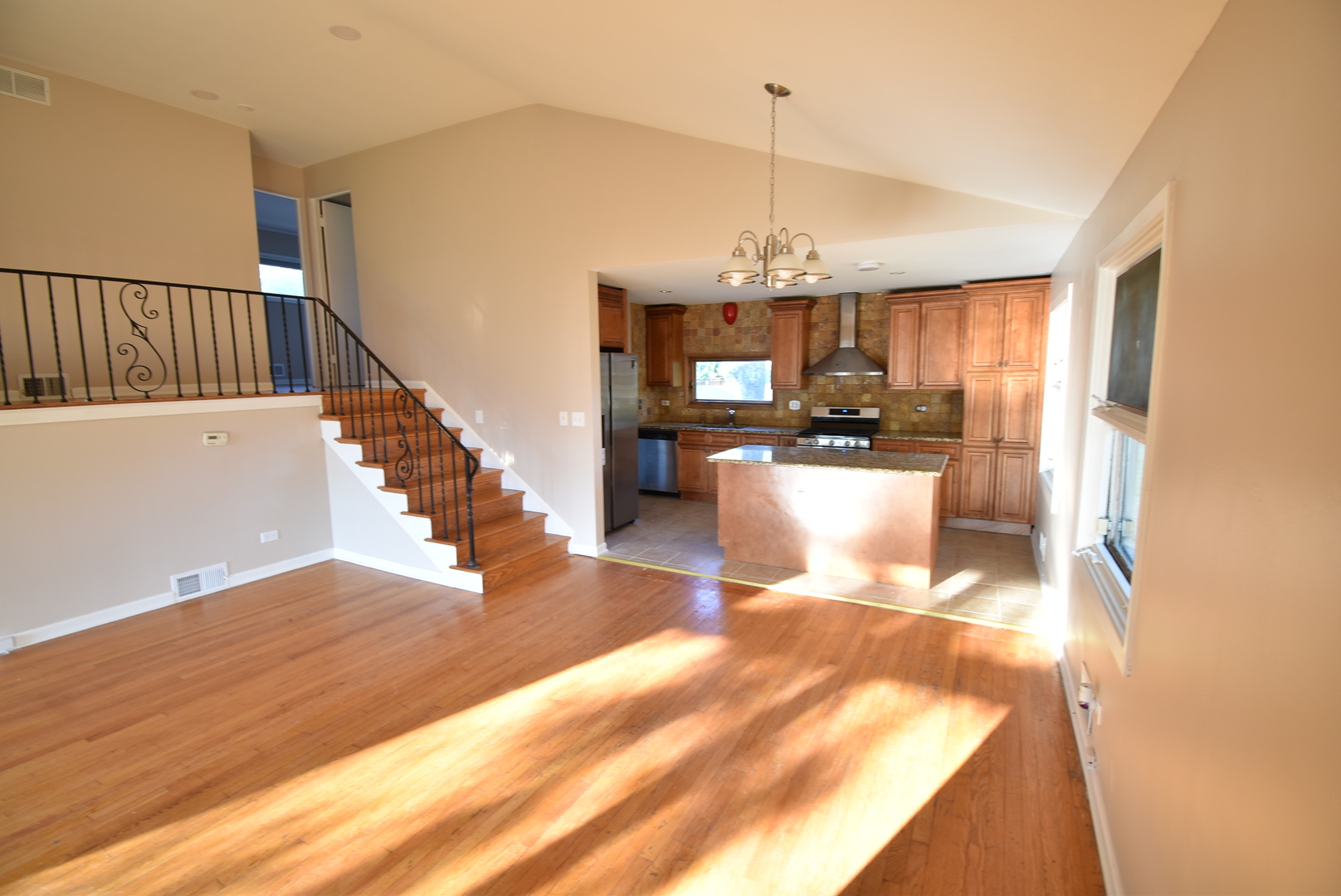 907 Elmhurst Road Mount Prospect, IL 60056 - Photo 4 of 12 Gallery Image 4