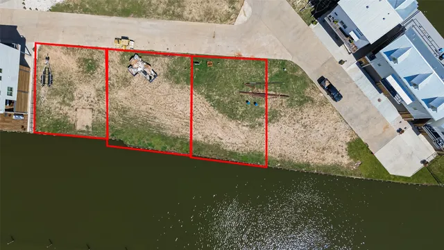 $150,000 | 32 Commander Runco Lane, Seabrook, TX 77586