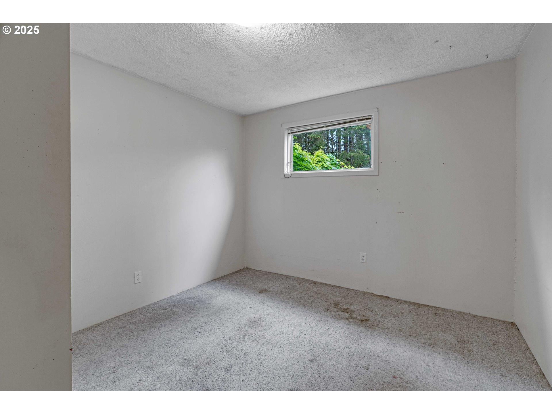 10303 Southeast Bull Run Road Sandy, OR 97055 - Photo 15 of 48 a view of an empty room