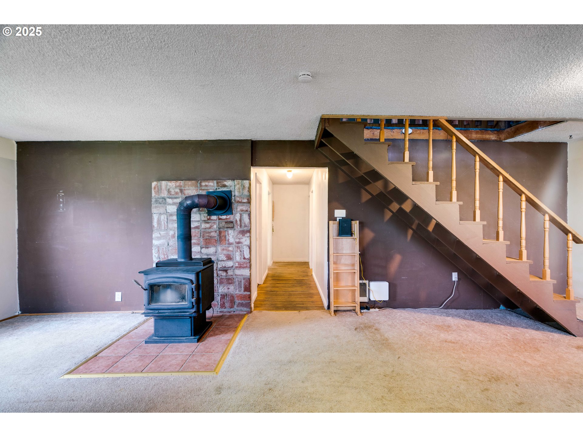 10303 Southeast Bull Run Road Sandy, OR 97055 - Photo 7 of 48 a view of entryway and hall