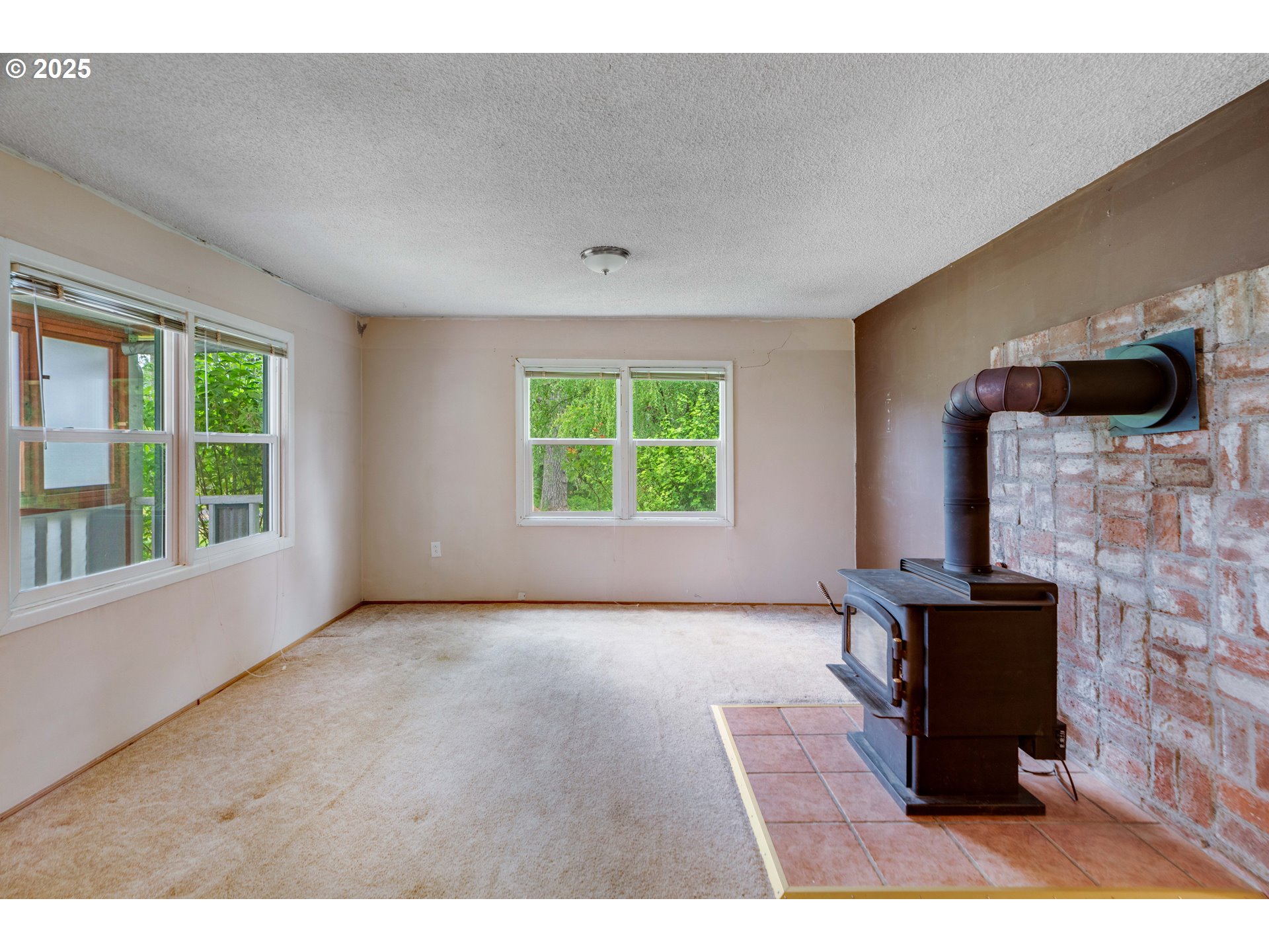 10303 Southeast Bull Run Road Sandy, OR 97055 - Photo 8 of 48 an empty room with windows and fireplace