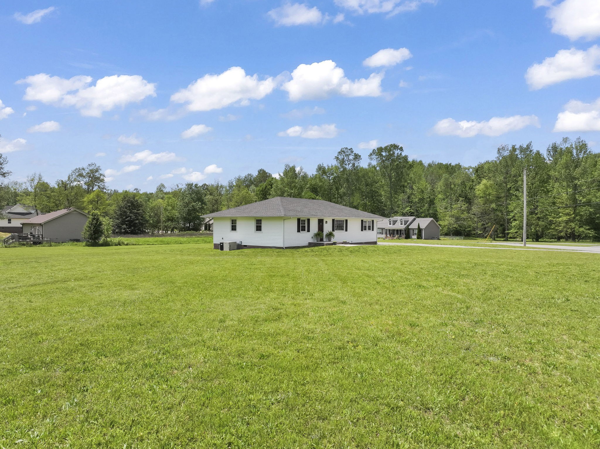 307 Spring Meadows Lane Morrison, TN 37357 - Photo 2 of 29
