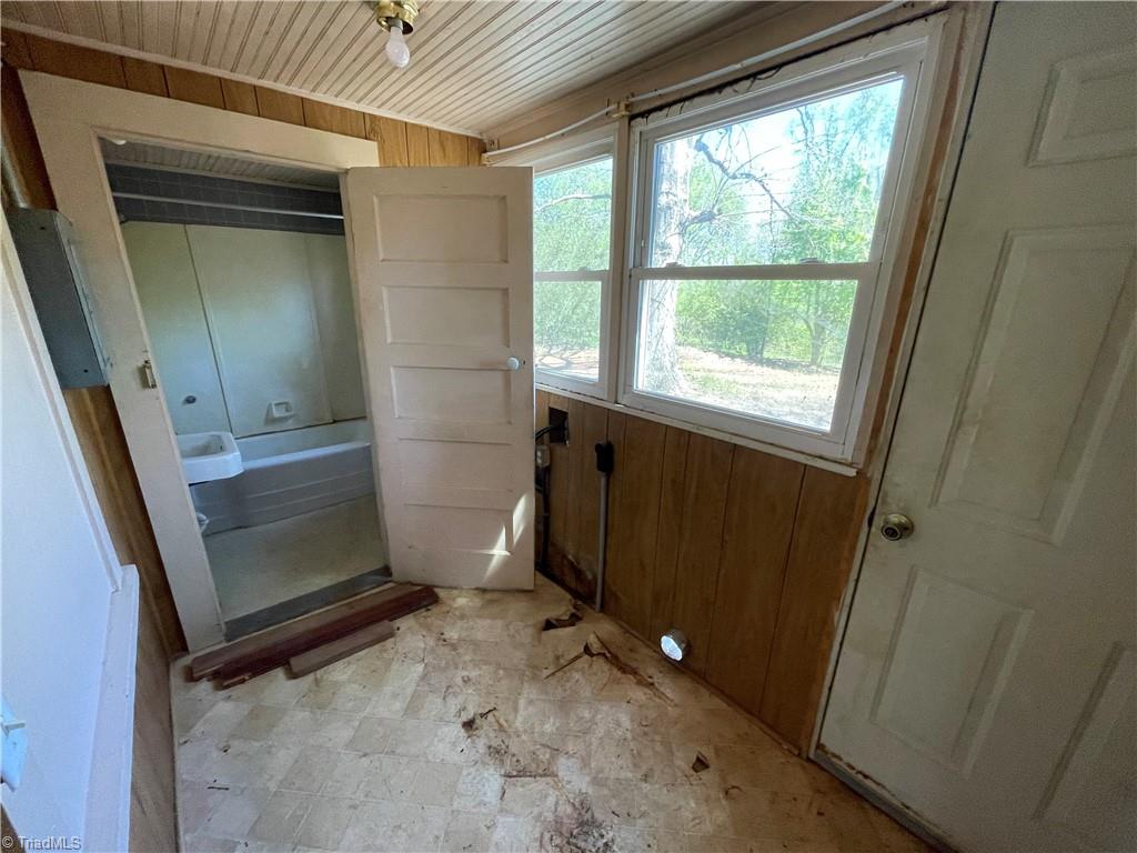 117 Brooks Road Reidsville, NC 27320 - Photo 8 of 10 Gallery Image 8