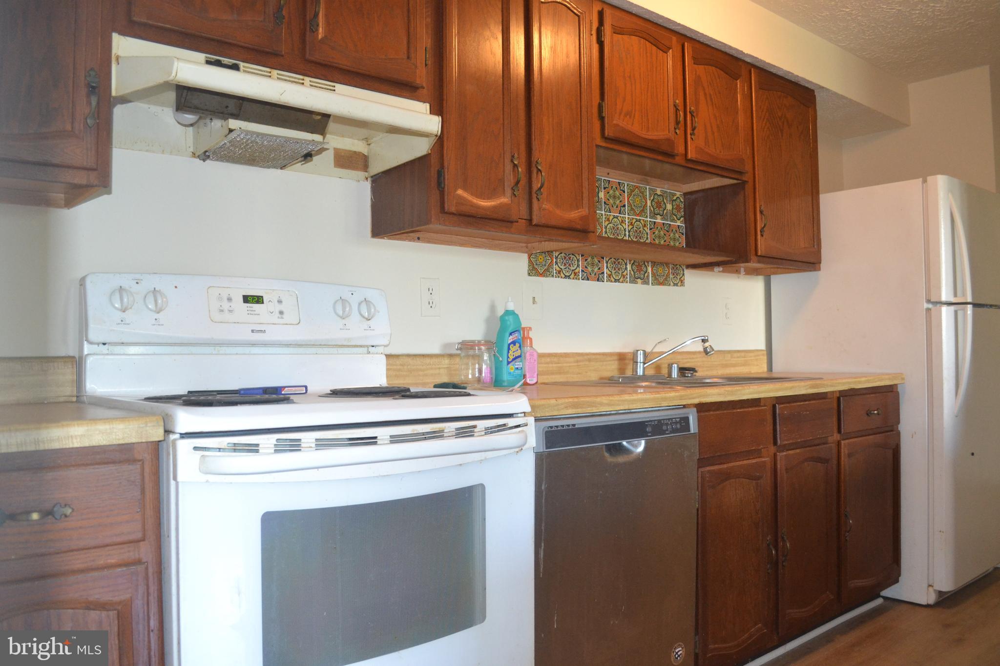 800 L Heather Ridge Drive, Unit 19L Frederick, MD 21702 - Photo 4 of 10 a kitchen with stainless steel appliances granite countertop a sink stove and refrigerator