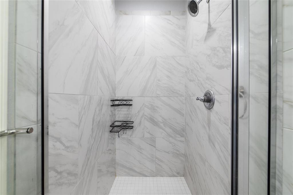 3002 Waterstone Way Brownwood, TX 76801 - Photo 19 of 35 a bathroom with a shower