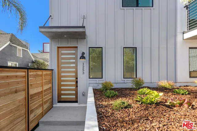 $4,500 | 1253 North Gower Street, Los Angeles, CA 90038