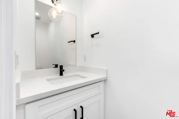 $3,995 | 1253 North Gower Street, Los Angeles, CA 90038