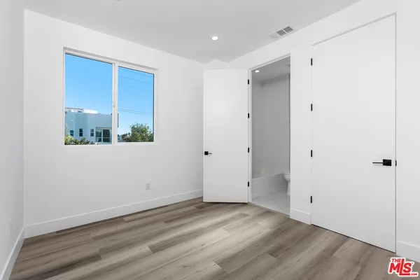 $3,995 | 1253 North Gower Street, Los Angeles, CA 90038