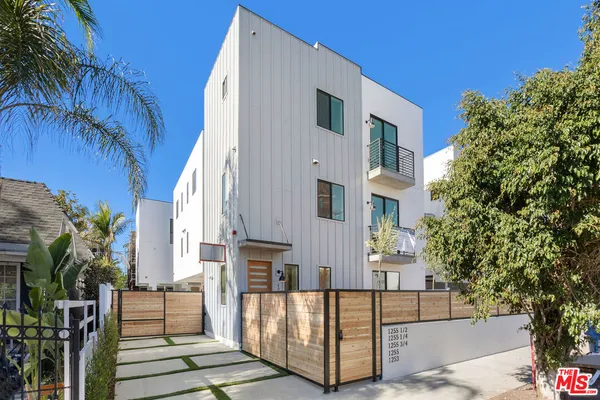 $3,995 | 1253 North Gower Street, Los Angeles, CA 90038