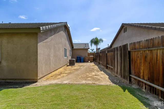 a view of a backyard of the house