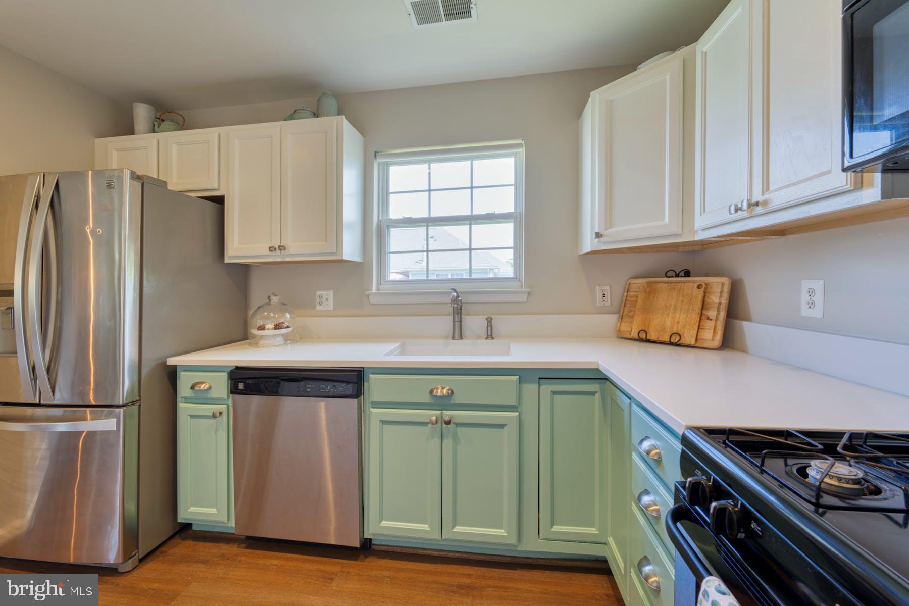 513 Constellation Square Southeast, Unit F Leesburg, VA 20175 - Photo 12 of 43 Large window over kitchen sink
