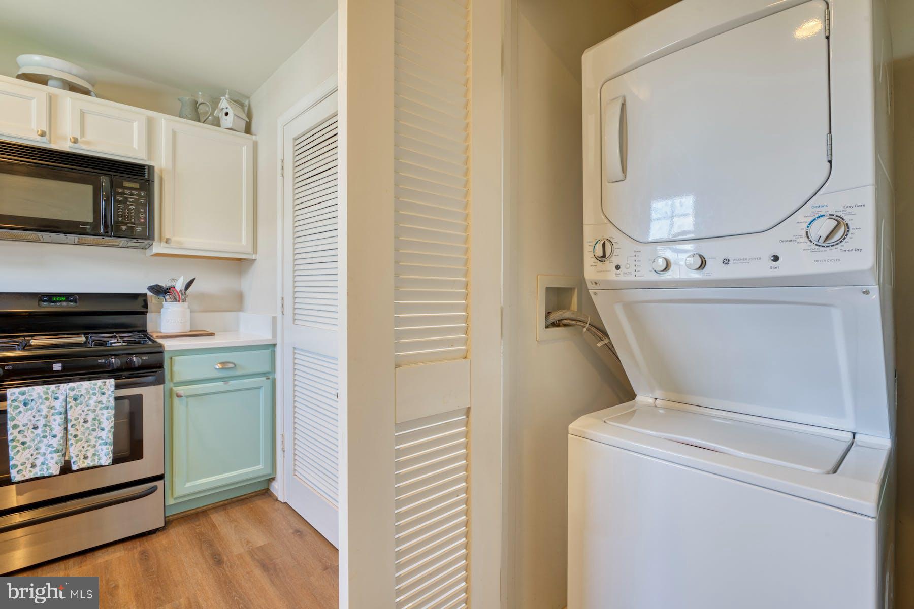 513 Constellation Square Southeast, Unit F Leesburg, VA 20175 - Photo 14 of 43 Washer/Dryer in kitchen