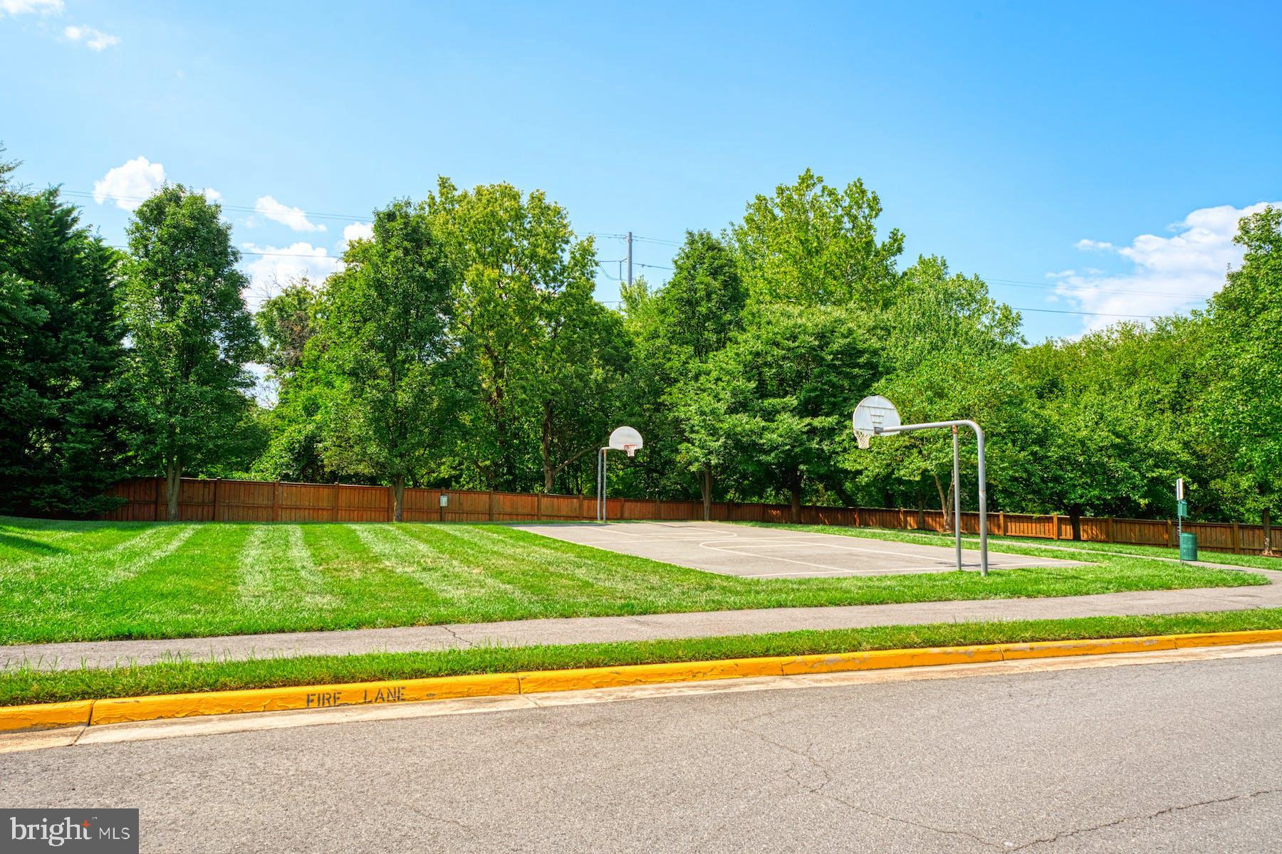 513 Constellation Square Southeast, Unit F Leesburg, VA 20175 - Photo 32 of 43 Neighborhood basketball court
