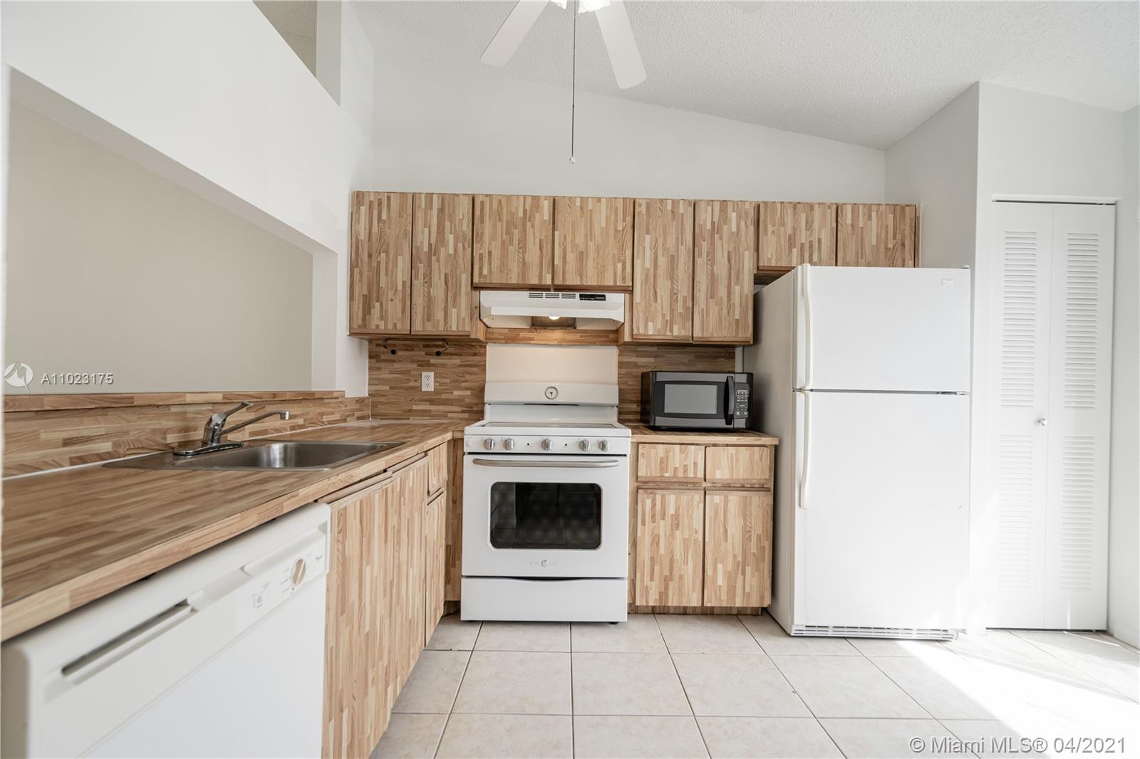 10240 Boca Bend West, Unit I4 Boca Raton, FL 33428 - Photo 14 of 38 Gallery Image 14