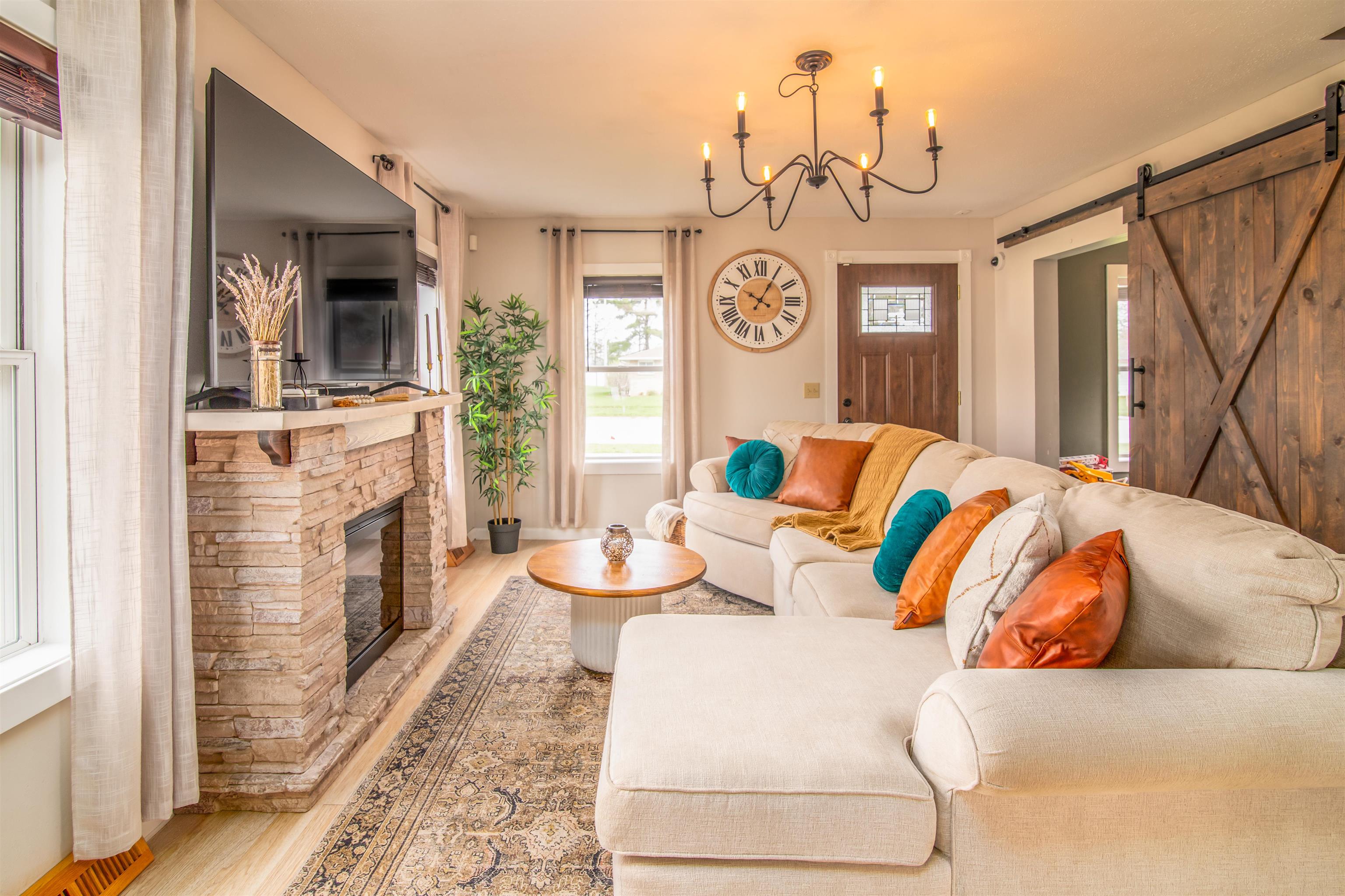 946 East Madison Street Waterloo, WI 53594 - Photo 3 of 34