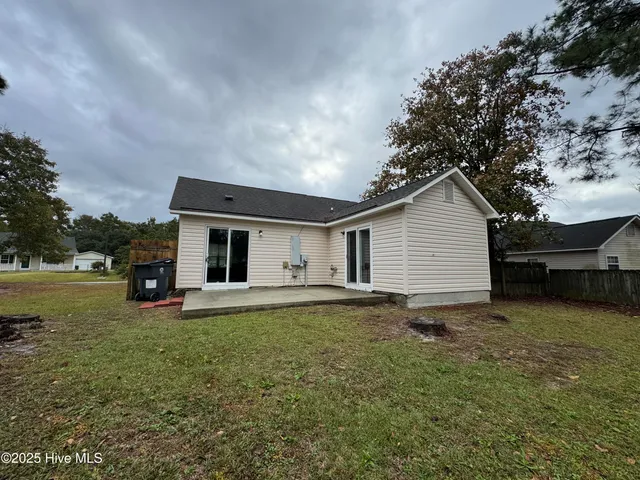 $1,700 | 322 Tangle Oaks Court Southeast, Leland, NC 28451