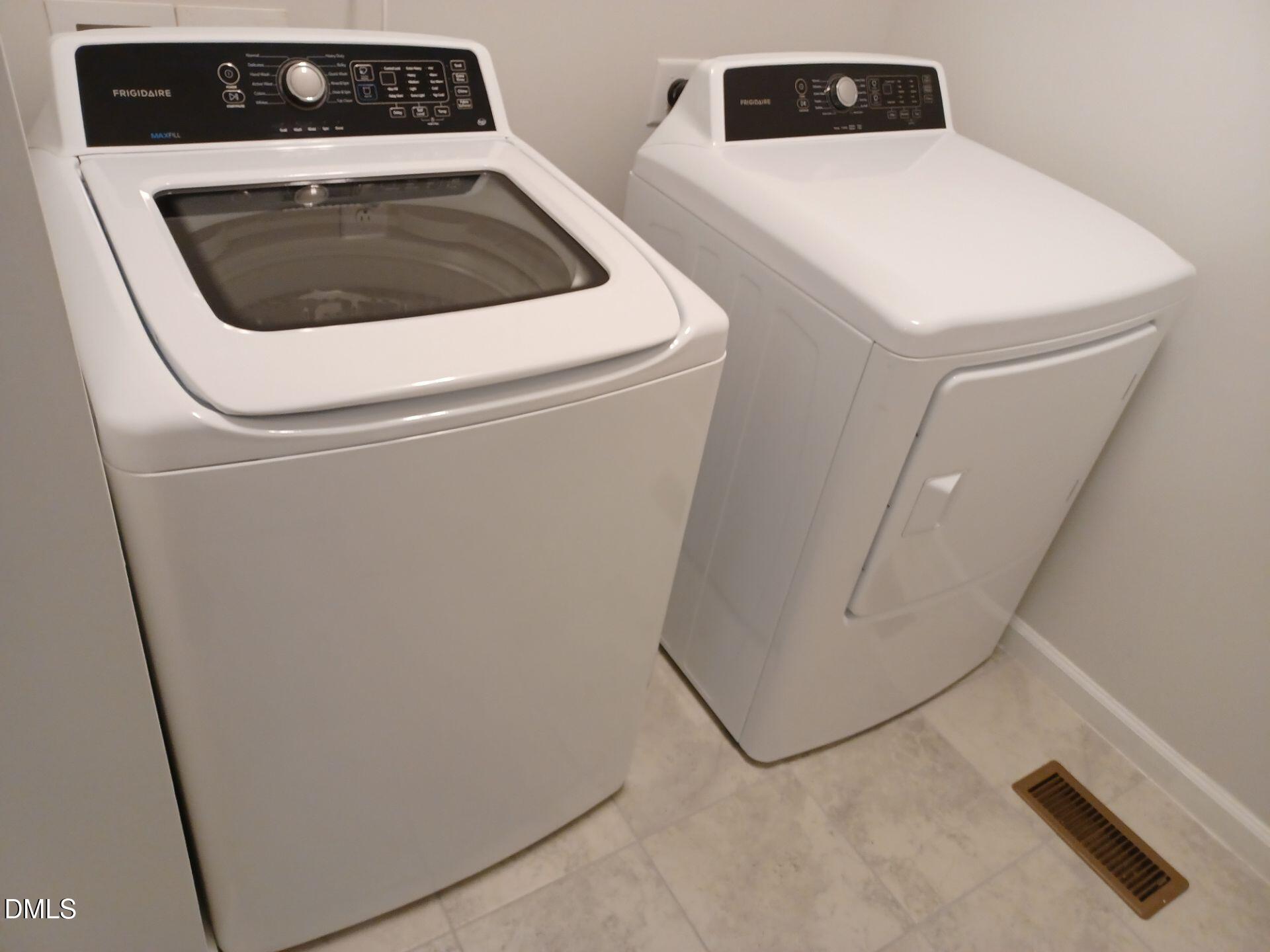 6079 Beale Loop Raleigh, NC 27616 - Photo 21 of 22 a utility room with dryer and washer
