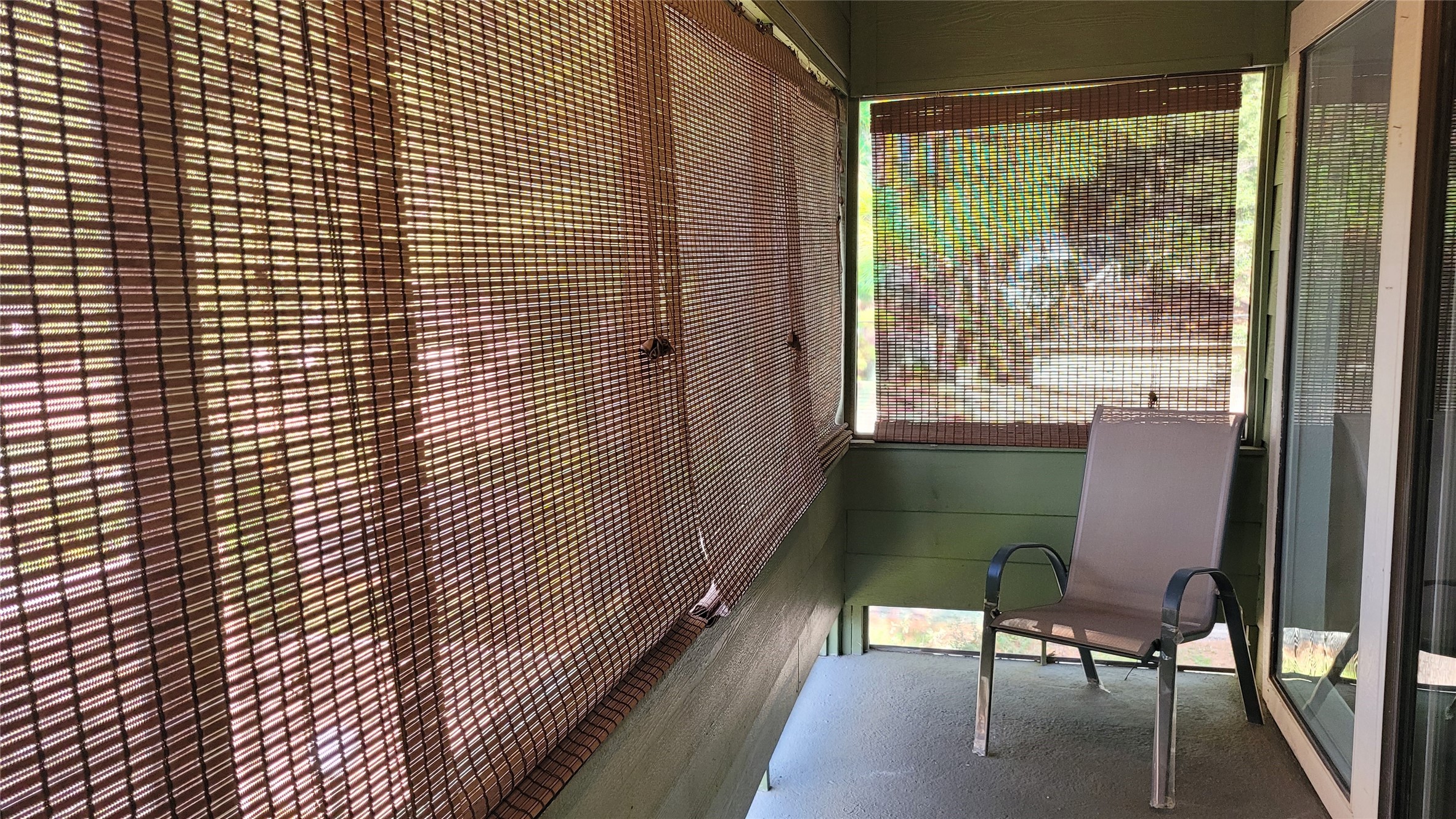 14777 Wunderlich Drive, Unit 112 Houston, TX 77069 - Photo 19 of 23 a room with furniture and a window