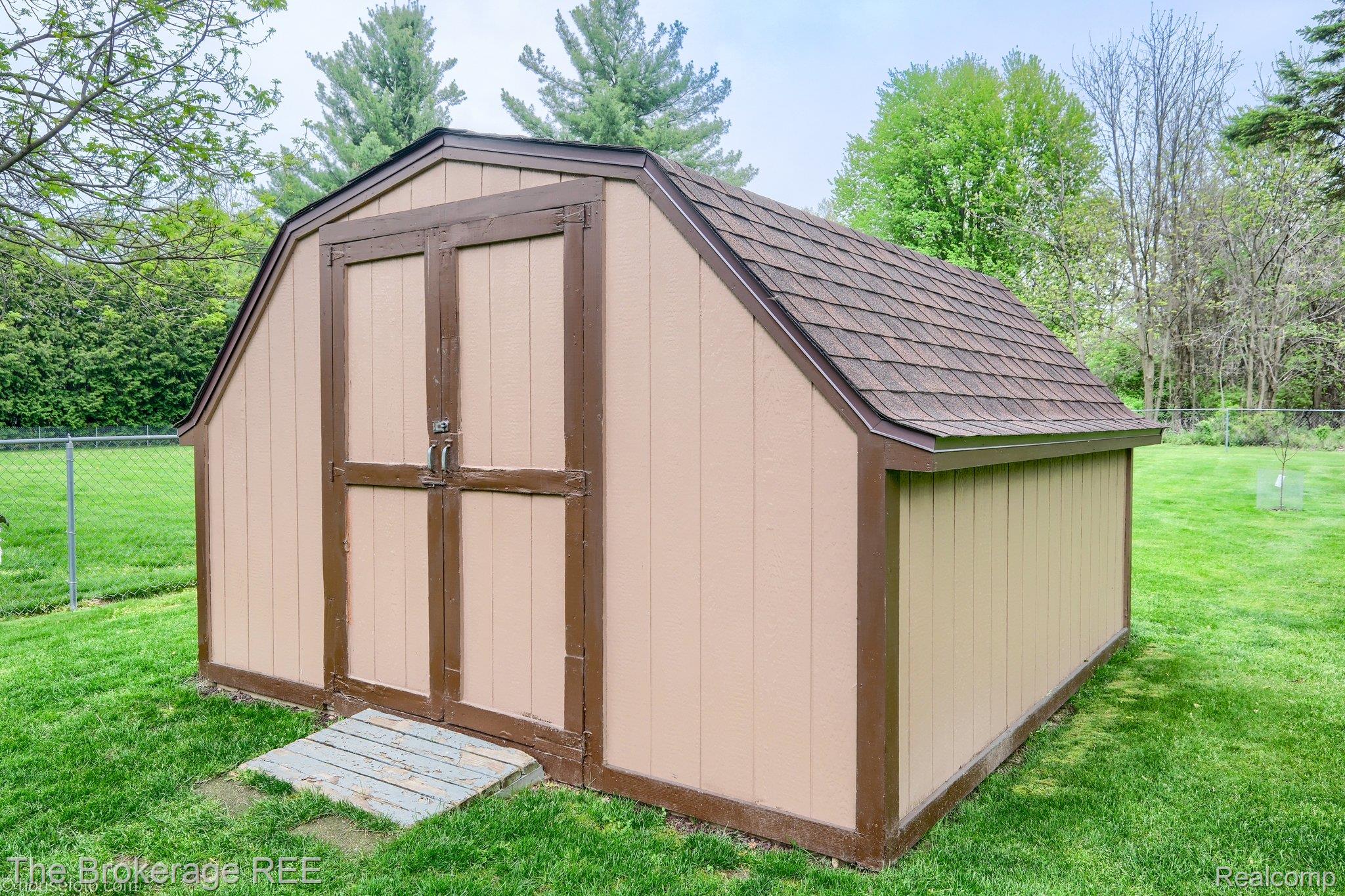 2390 North Vassar Road Davison, MI 48423 - Photo 4 of 46