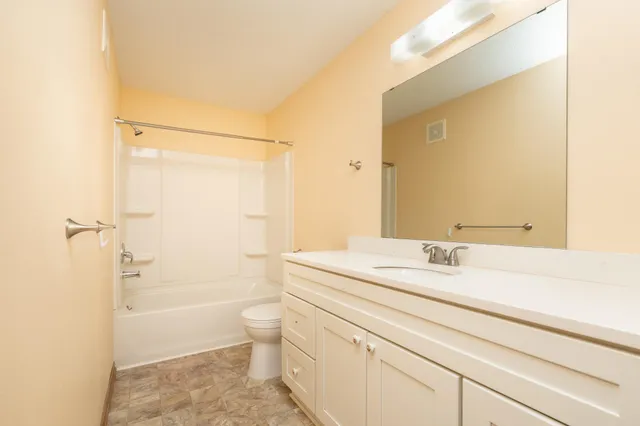 $189,900 | 1279 Taylor Street, Unit 5, Shakopee, MN 55379