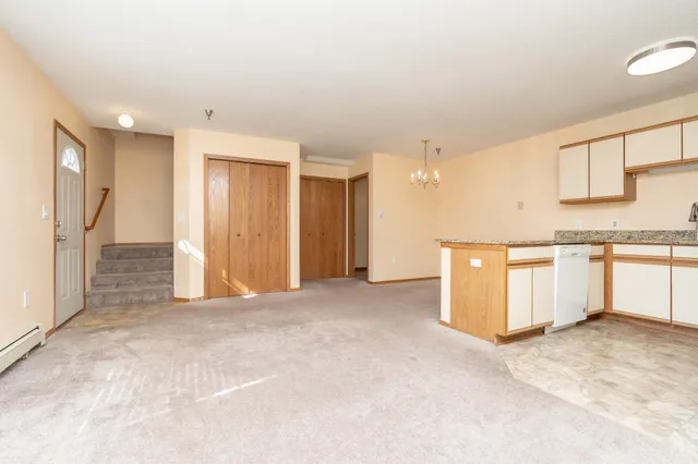 $189,900 | 1279 Taylor Street, Unit 5, Shakopee, MN 55379