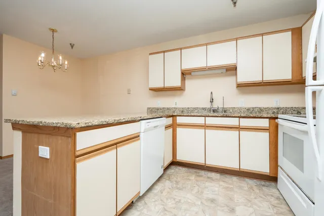 $189,900 | 1279 Taylor Street, Unit 5, Shakopee, MN 55379