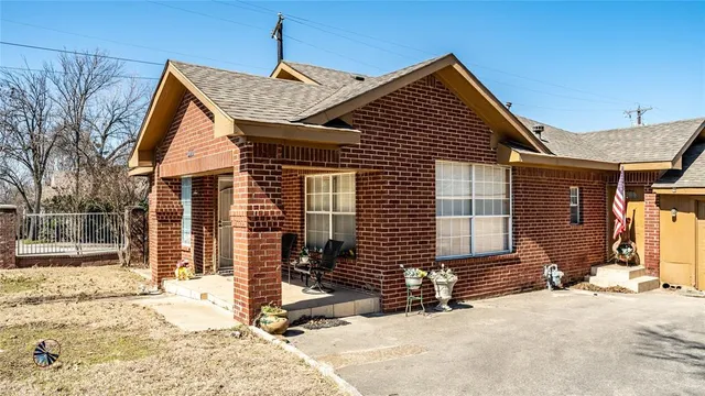 a view of house with a outdoor space