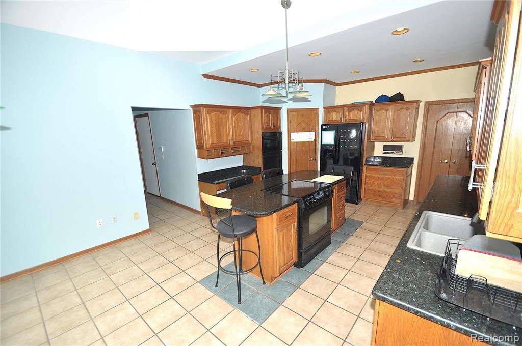 4540 Valley View Point Rochester, MI 48306 - Photo 9 of 54