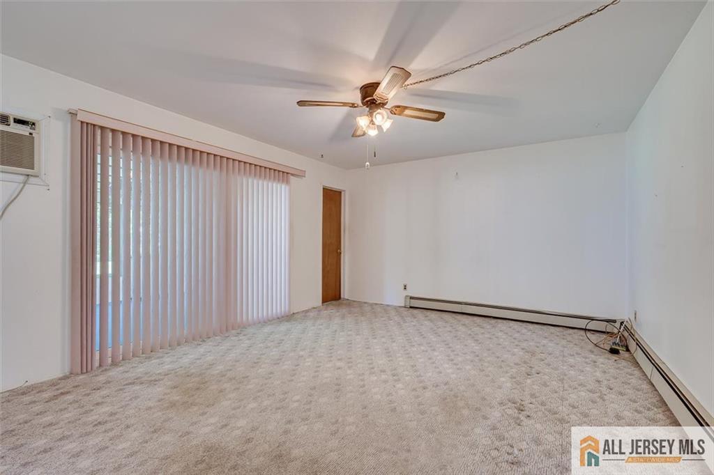 19 Stanworth Road Kendall Park, NJ 08824 - Photo 5 of 22 Gallery Image 5