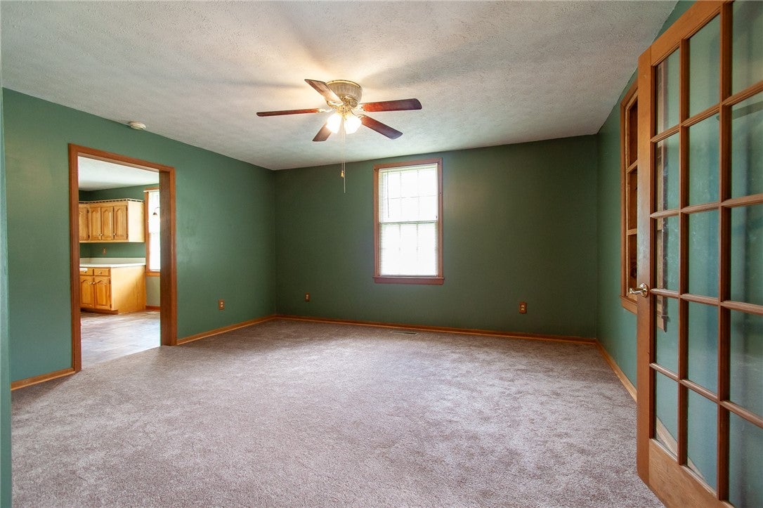 813 Spring Street Valley, AL 36854 - Photo 8 of 26 Living Room