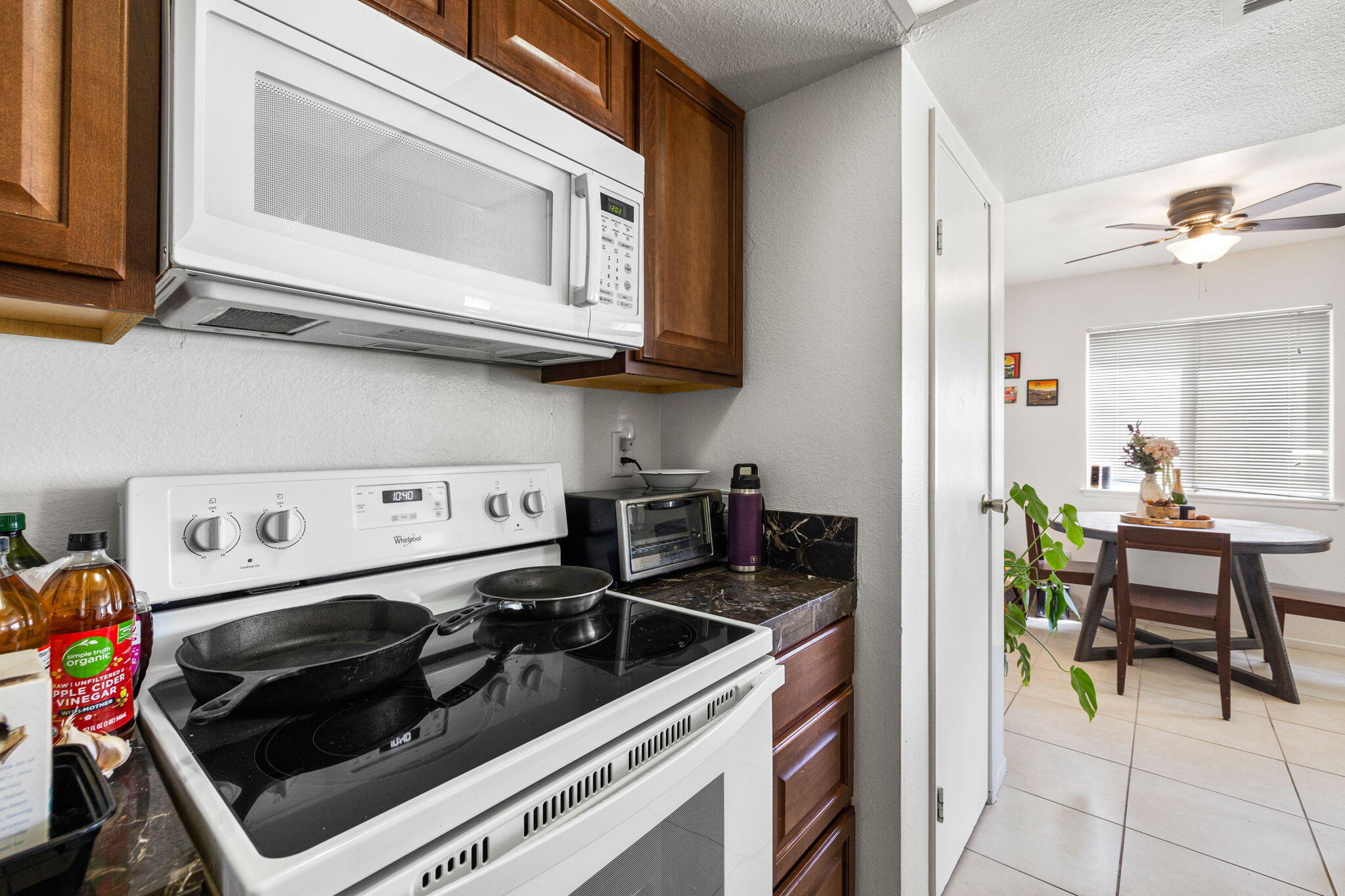 72632 Raven Road, Unit 2 Palm Desert, CA 92260 - Photo 7 of 30 a kitchen with a stove and a microwave