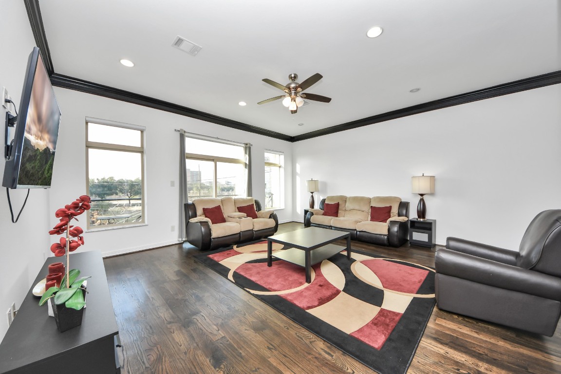 146 Carson Court Houston, TX 77004 - Photo 11 of 38