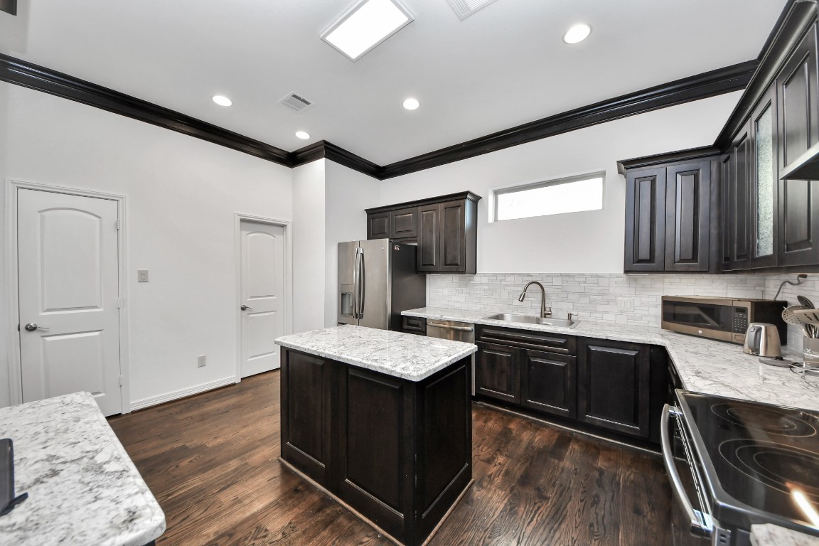 146 Carson Court Houston, TX 77004 - Photo 19 of 38