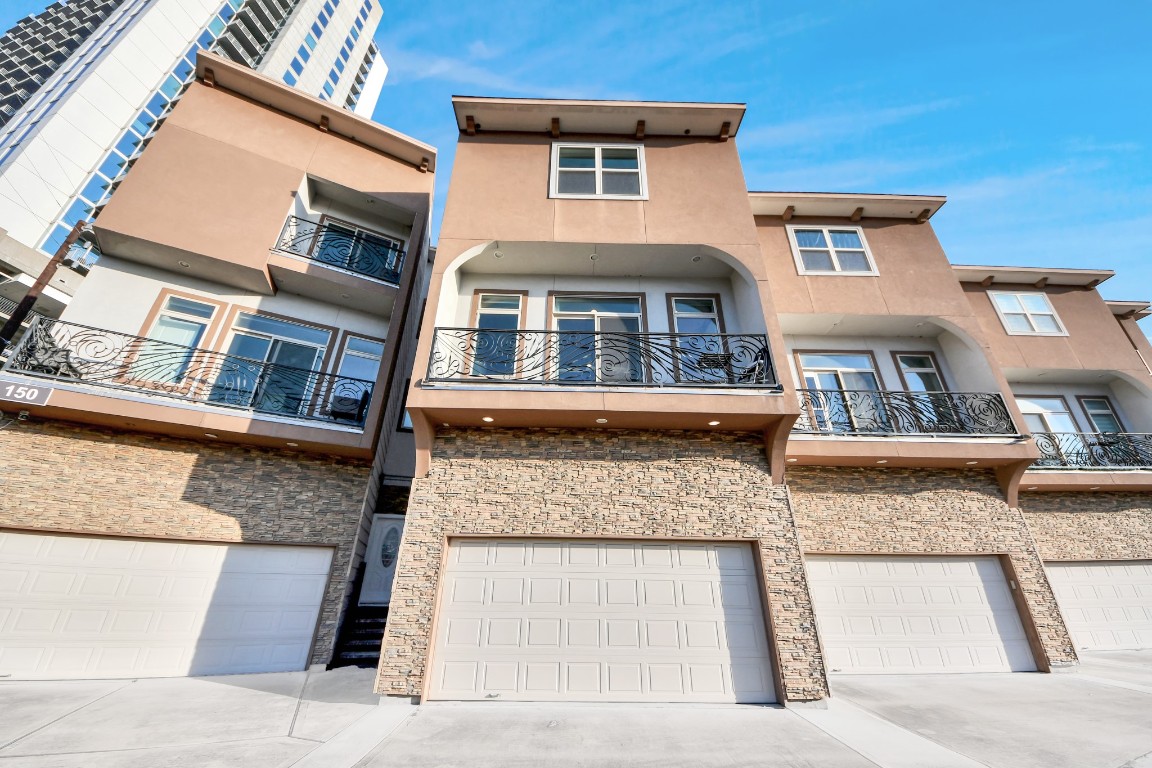 146 Carson Court Houston, TX 77004 - Photo 2 of 38